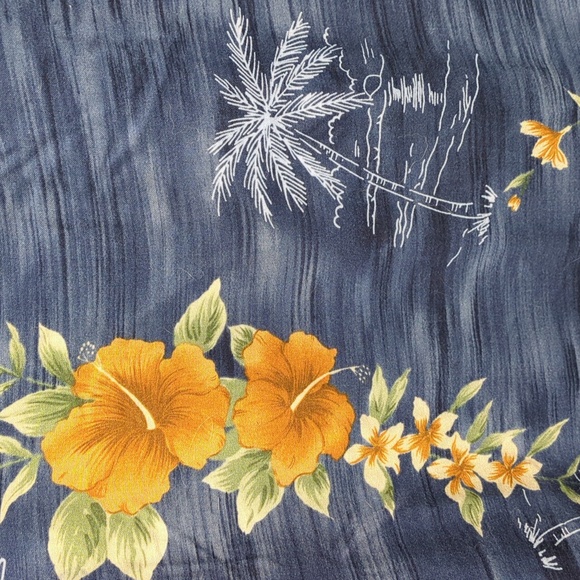 Pierre Cardin size medium 100% rayon Hawaiian shirt (INM001) - Picture 4 of 4